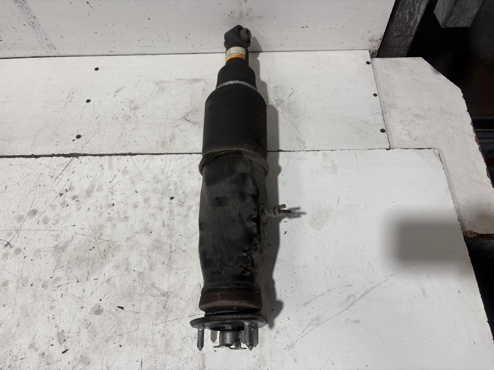 View Auto part Right Rear Strut Toyota Crown 2006