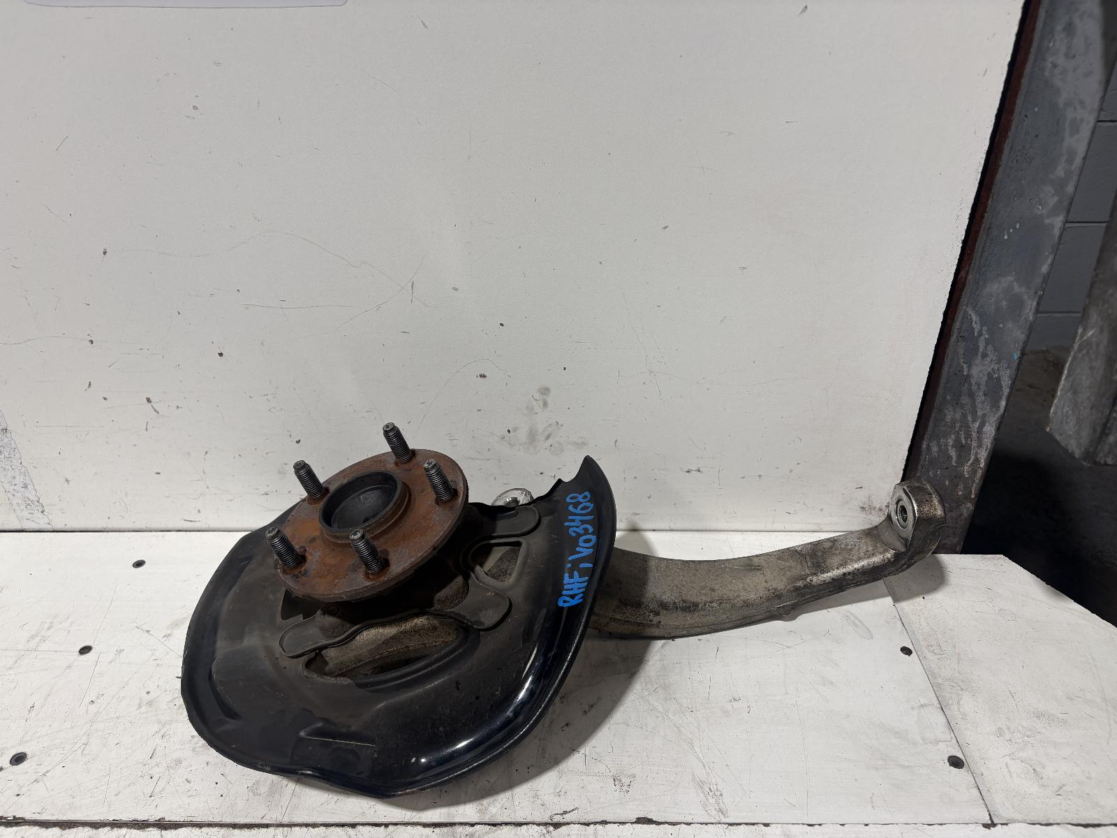 View Auto part Right Front Hub Assembly Toyota Crown 2006