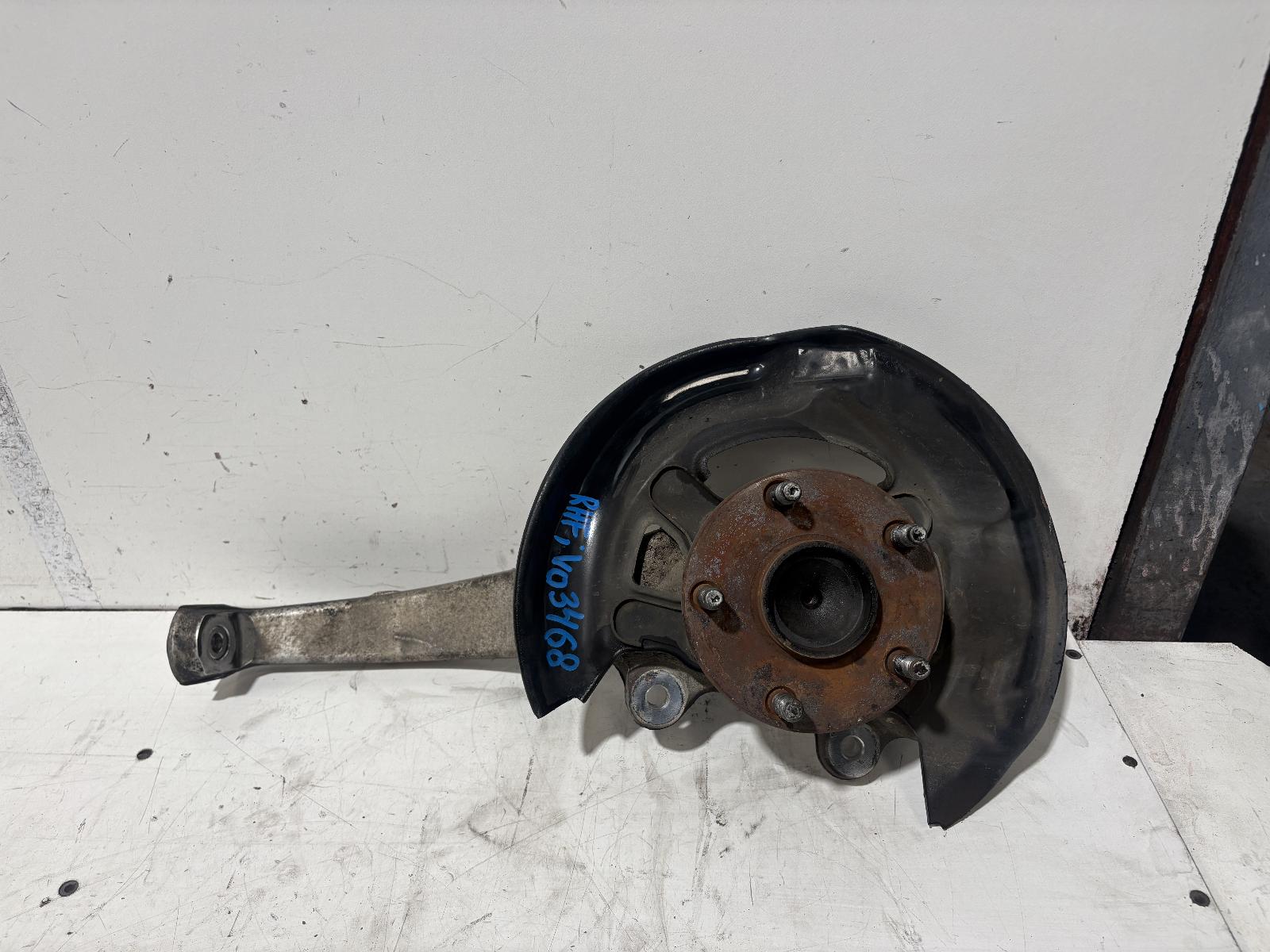 View Auto part Right Front Hub Assembly Toyota Crown 2006