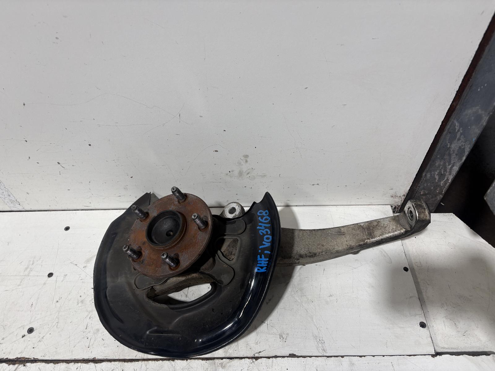 View Auto part Right Front Hub Assembly Toyota Crown 2006