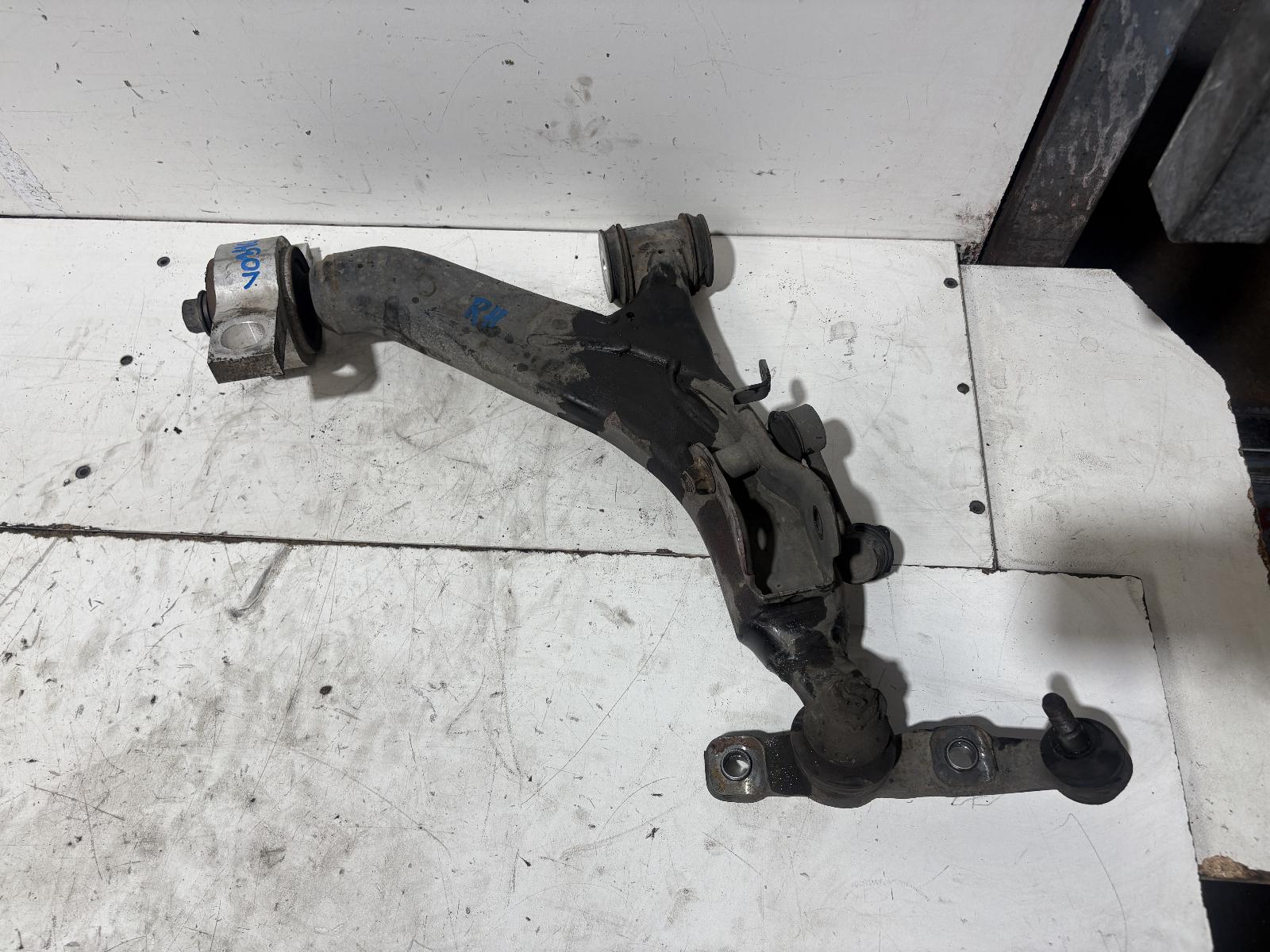 View Auto part Right Front Lower Control Arm Toyota Crown 2006
