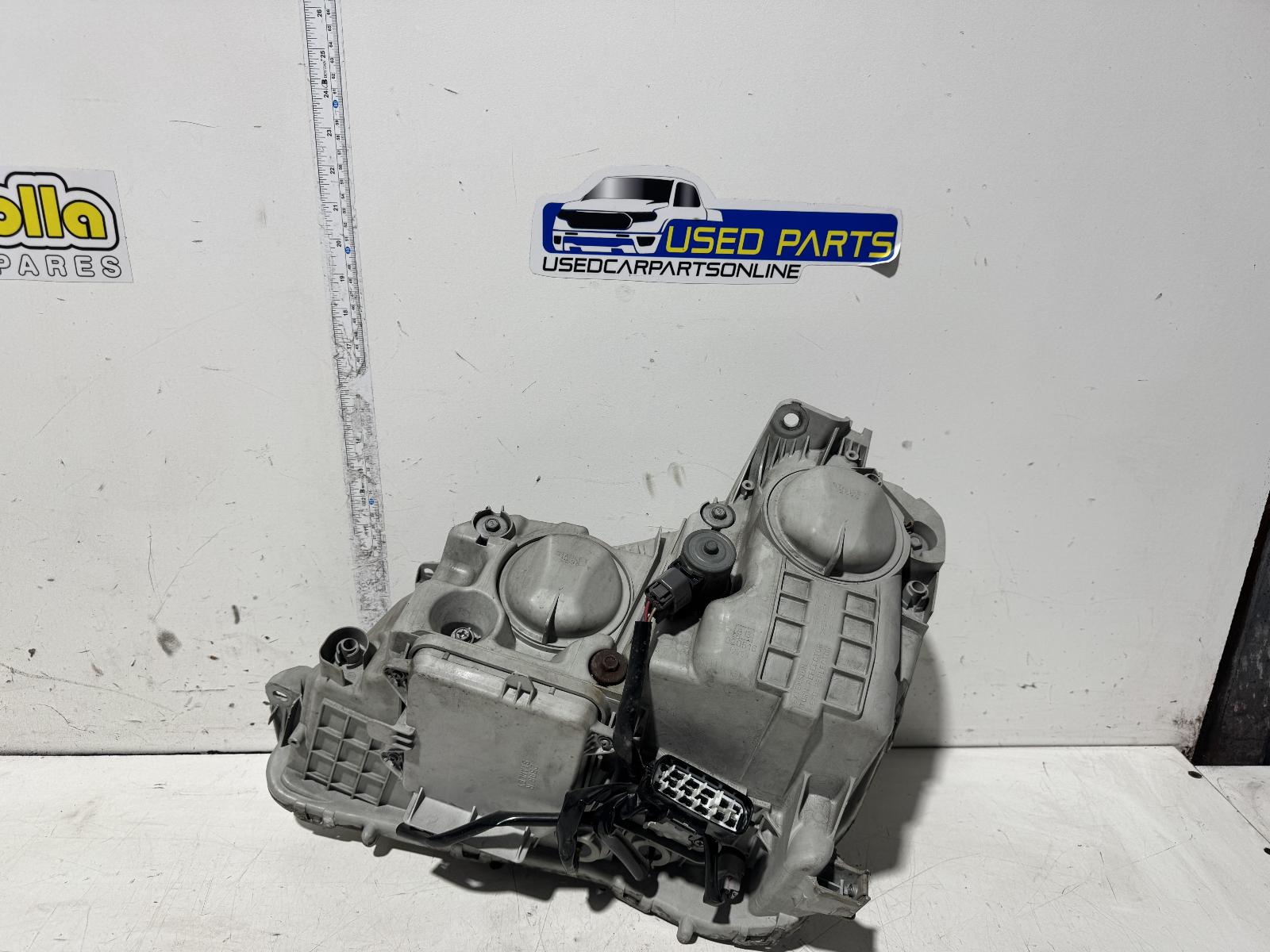 View Auto part Right Headlamp Toyota Crown 2006