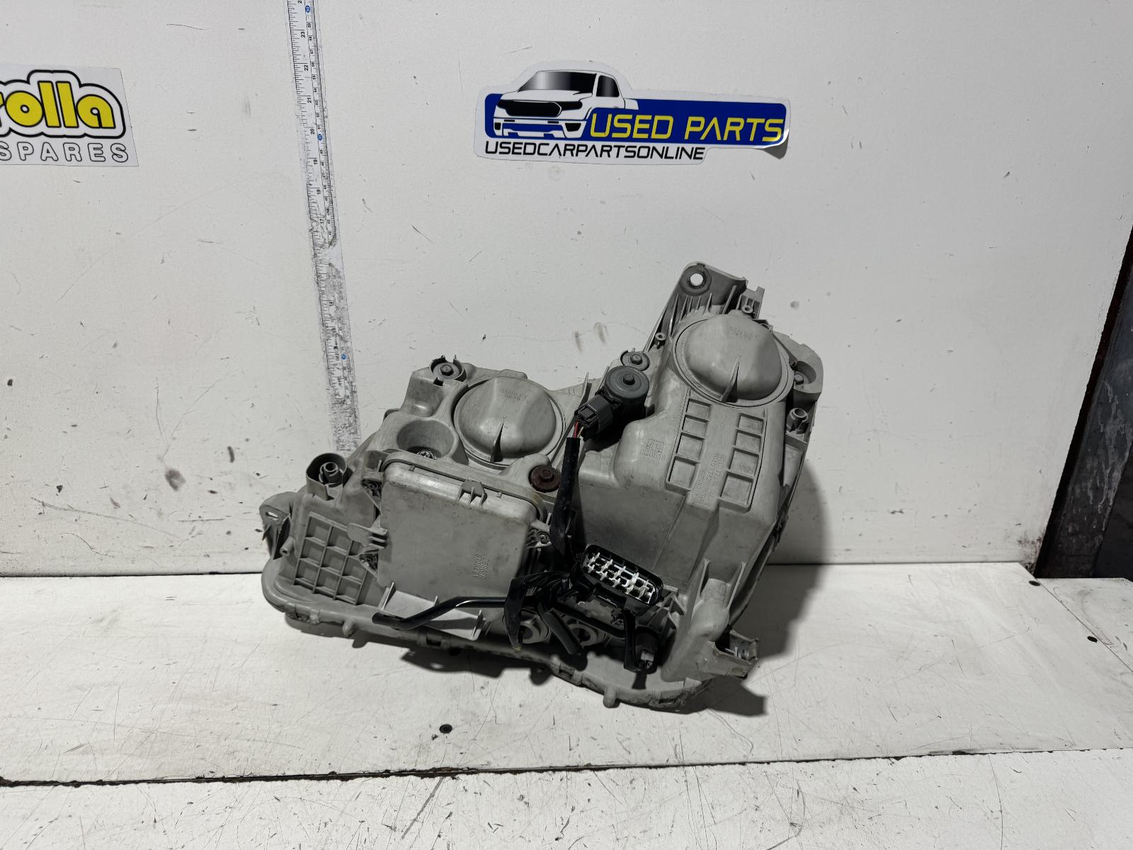 View Auto part Right Headlamp Toyota Crown 2006