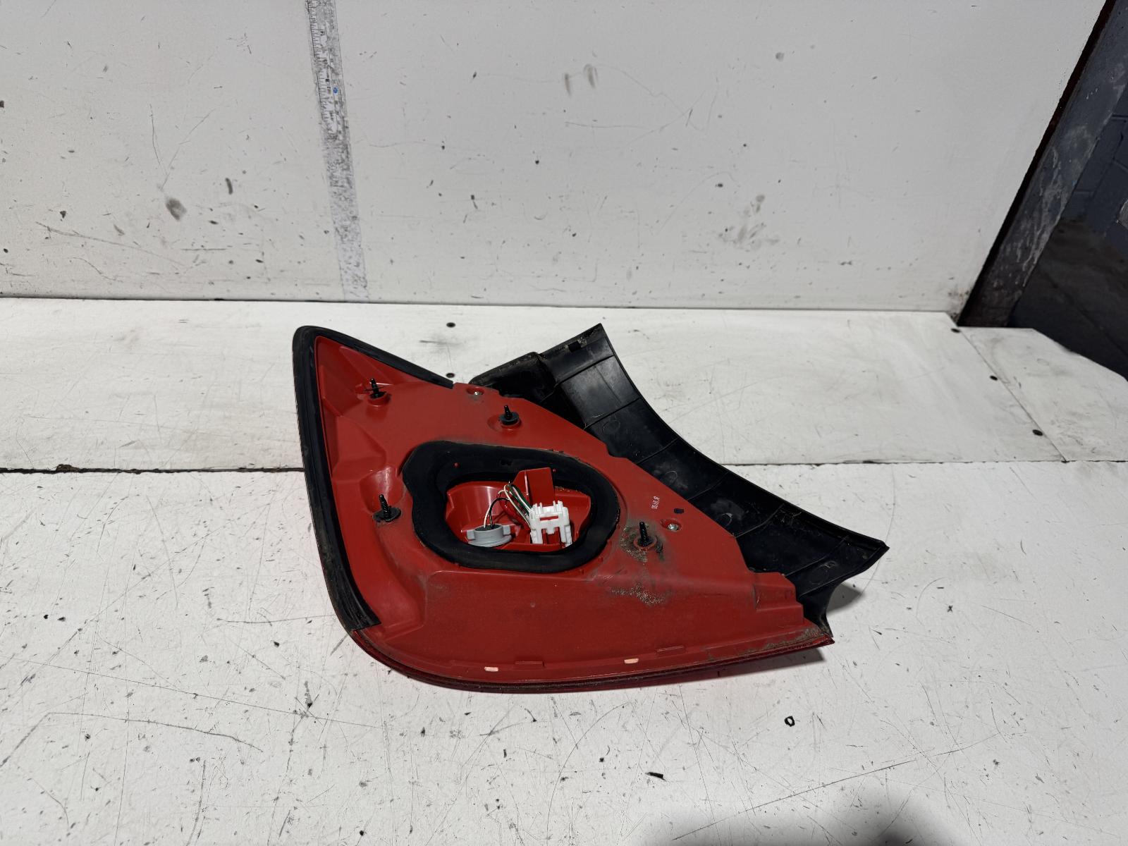 View Auto part Right Taillight Toyota Crown 2006