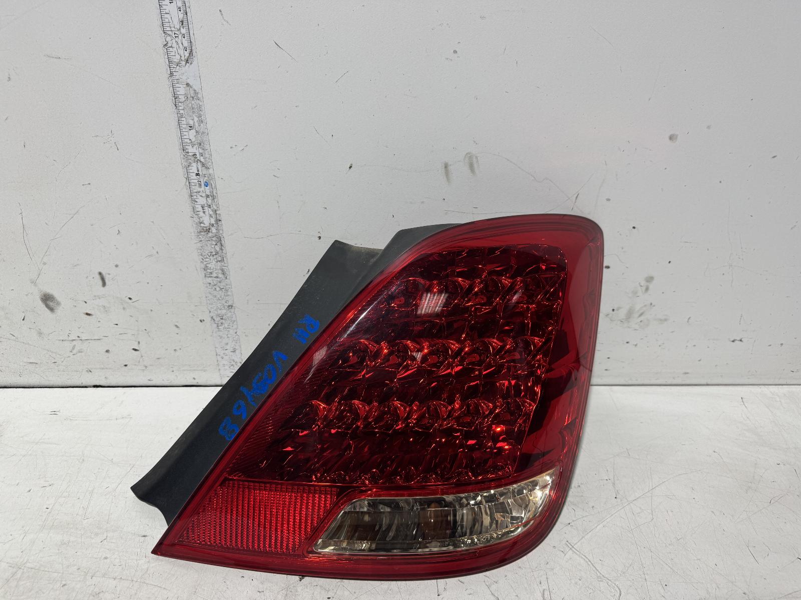 View Auto part Right Taillight Toyota Crown 2006