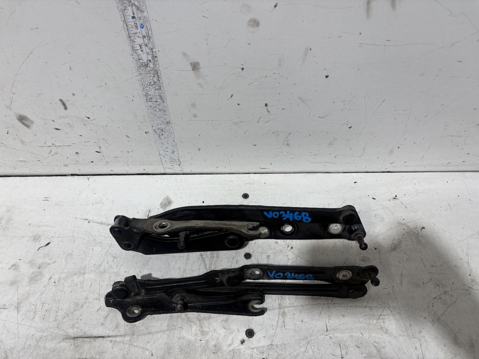 View Auto part Bootlid/Tgate Hinge Toyota Crown 2006