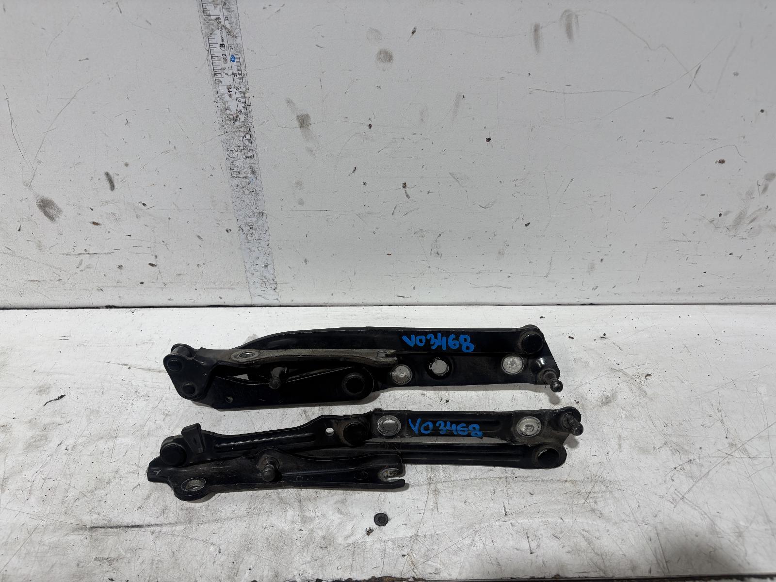 View Auto part Bootlid/Tgate Hinge Toyota Crown 2006