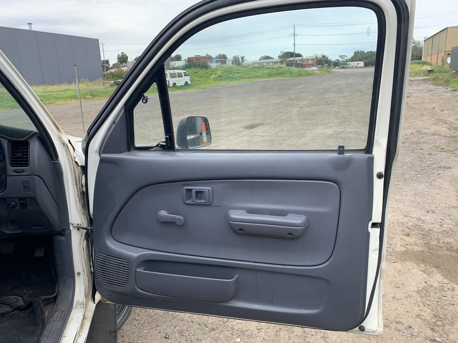 View Auto part Air Flow Meter Toyota Hilux 2004