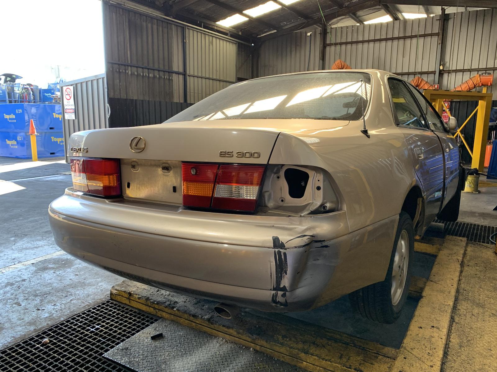 View Auto part Ignition W/ Key Lexus Es300 (92-05) 1997