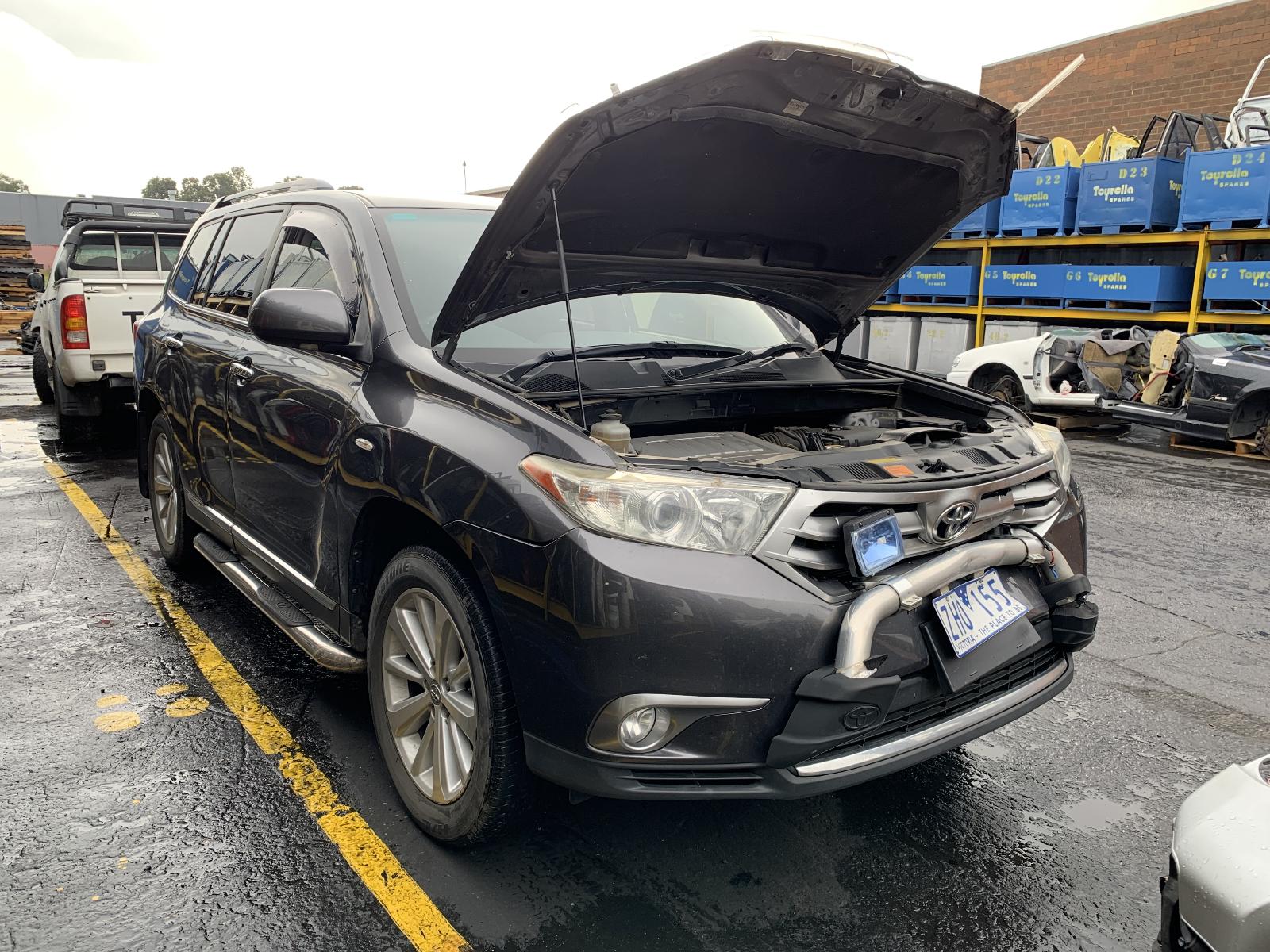 View Auto part R/Bar Bracket/Reinfo Toyota Kluger 2012