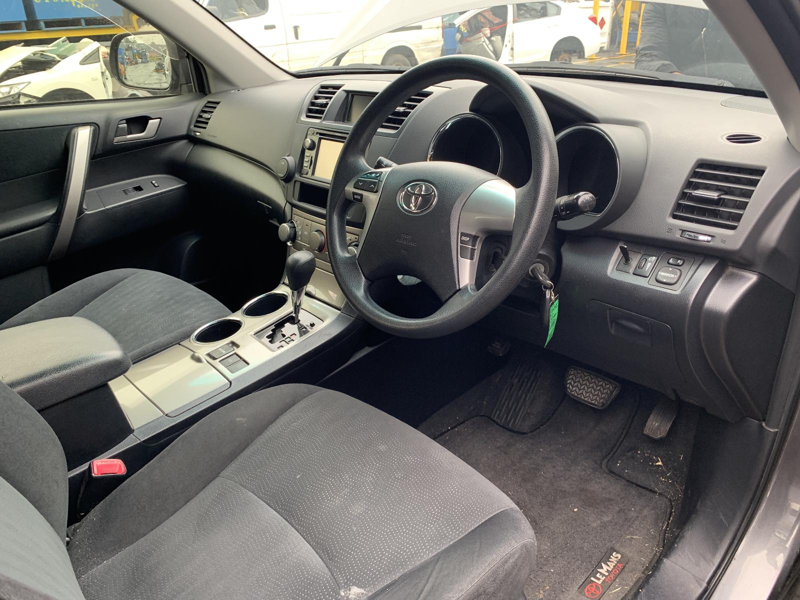 View Auto part R/Bar Bracket/Reinfo Toyota Kluger 2012