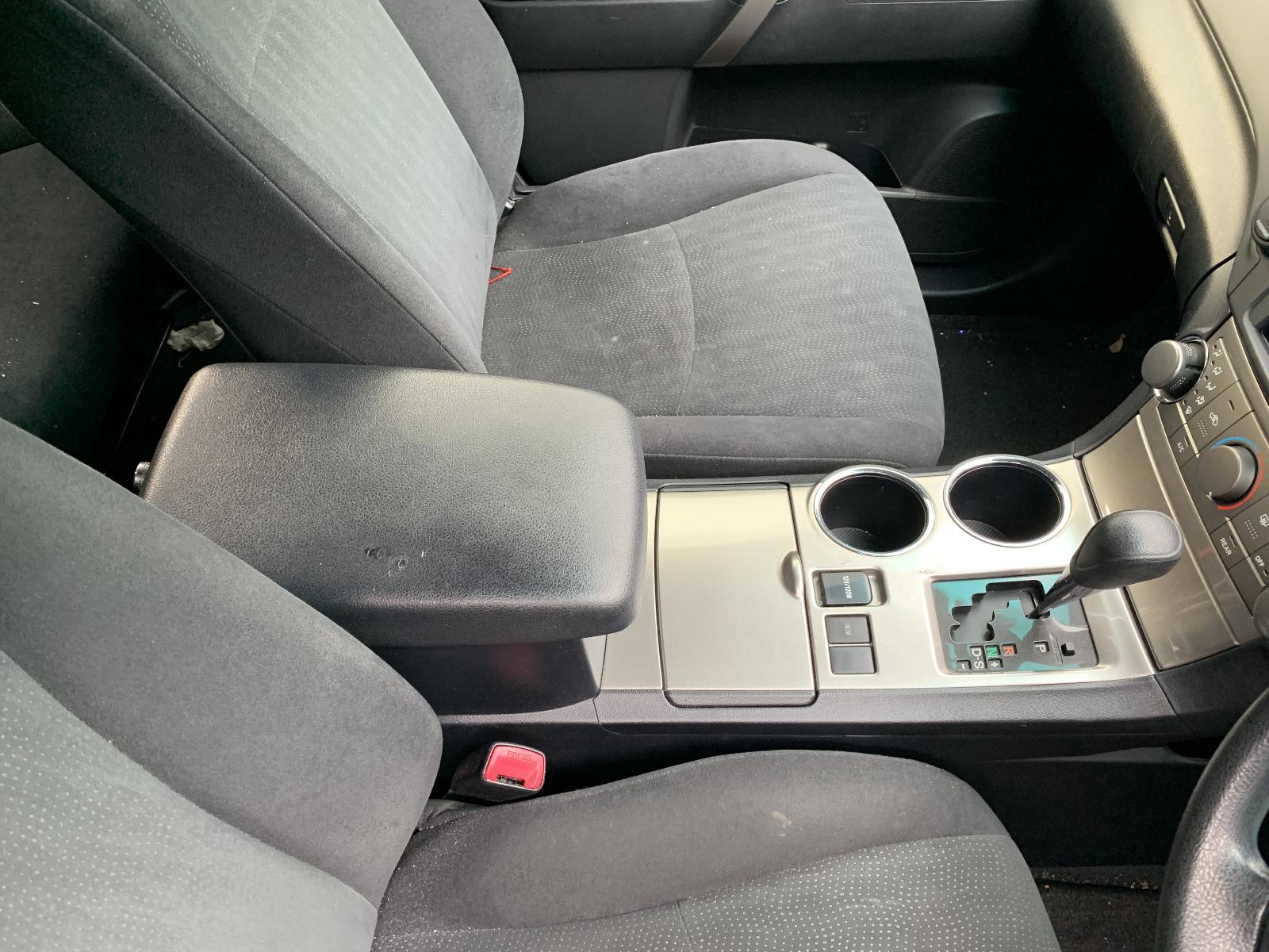 View Auto part R/Bar Bracket/Reinfo Toyota Kluger 2012