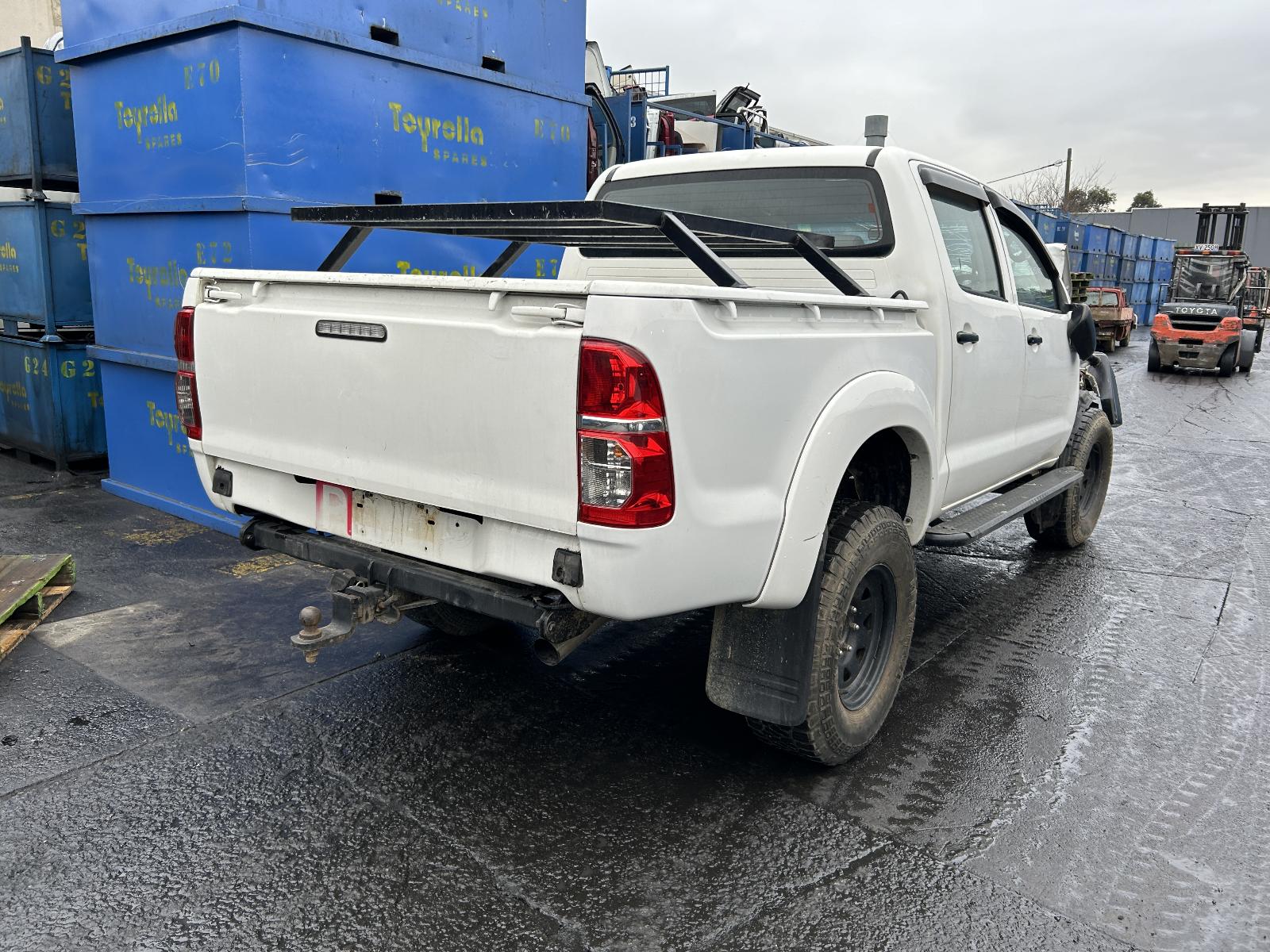 View Auto part Towbar Toyota Hilux 2010