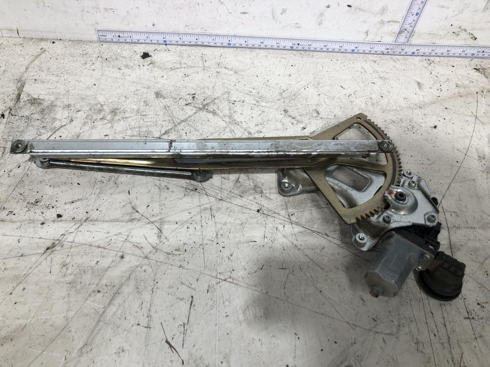 View Auto part Left Rear Wnd Reg/Motor Toyota Prius 2005