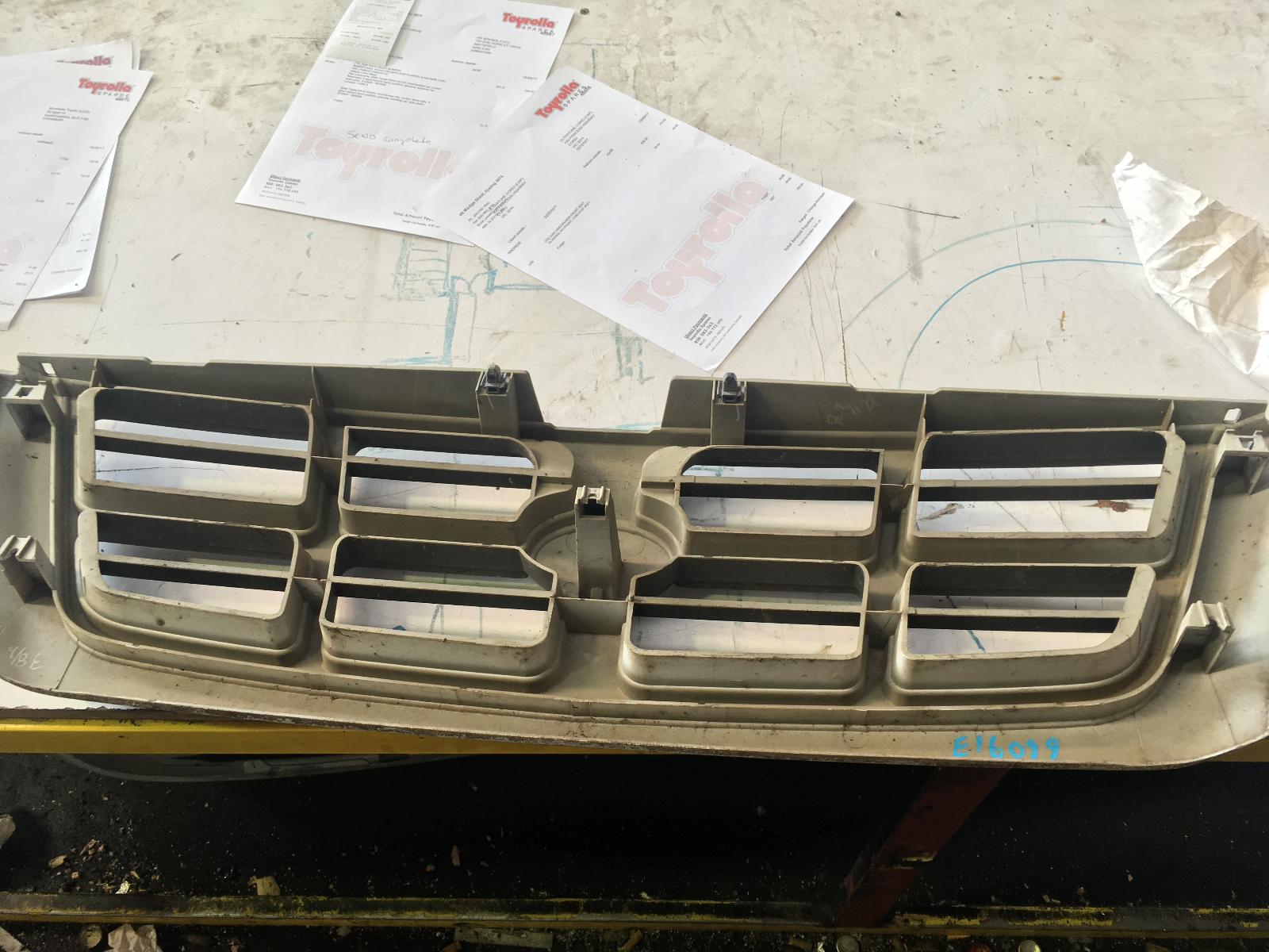 View Auto part Grille Subaru Forester 1999