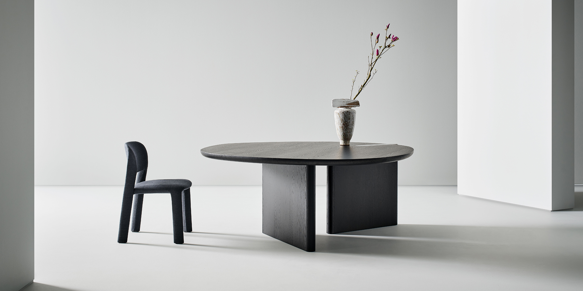 Flatiron round top dining table by Bonaldo