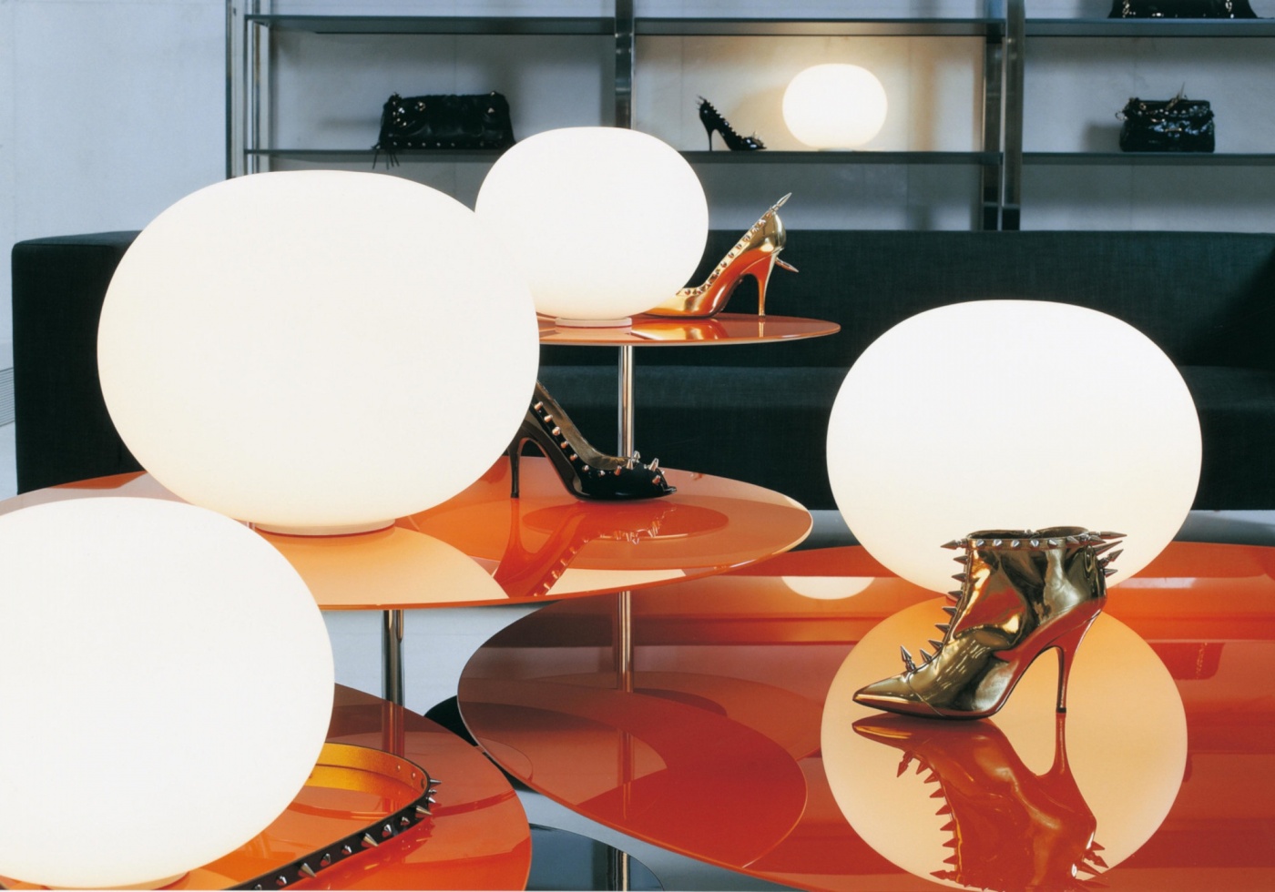 Glo-Ball Table - Transforma
