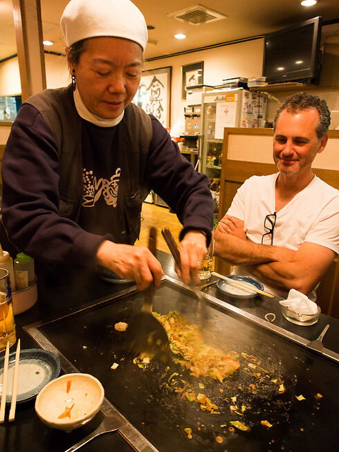 Dan watches Japanese barbecue in action
