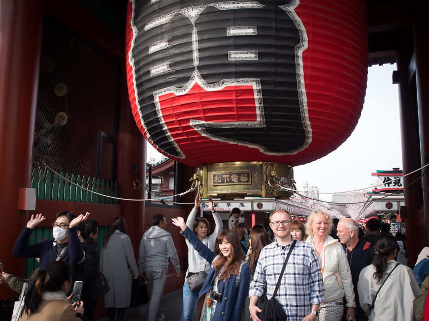 Jeremy Daalder at the Thunder Gate, entrance to Sensō-ji