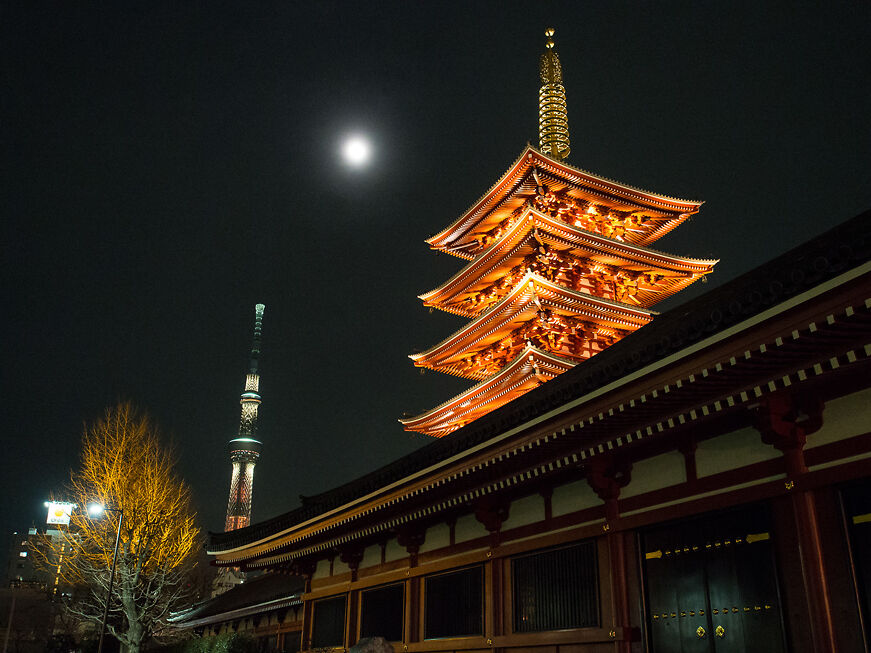 Shinto shrine at Sensō-ji, at night