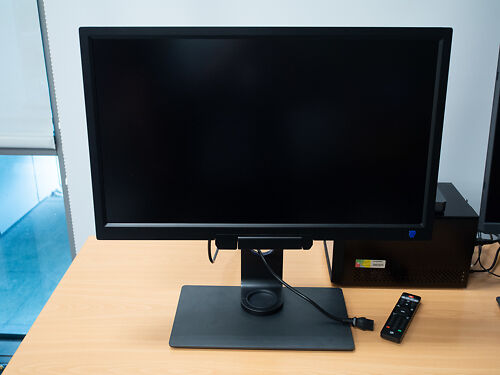 (note calibrator, bottom bezel)