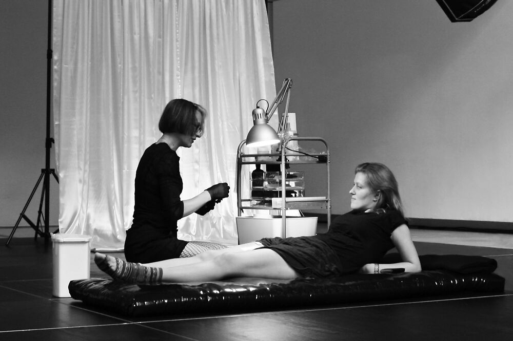 Natascha Stellmach, Natascha performs The Letting Go with Paula, Museum für Kunst & Gewerbe, Hamburg, 2015