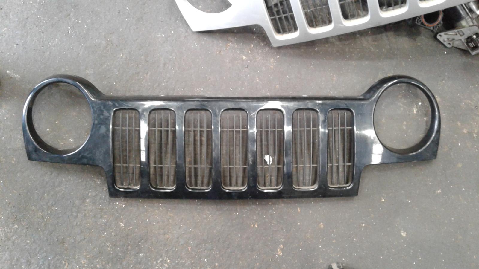 View Auto part Grille Jeep Cherokee 2003