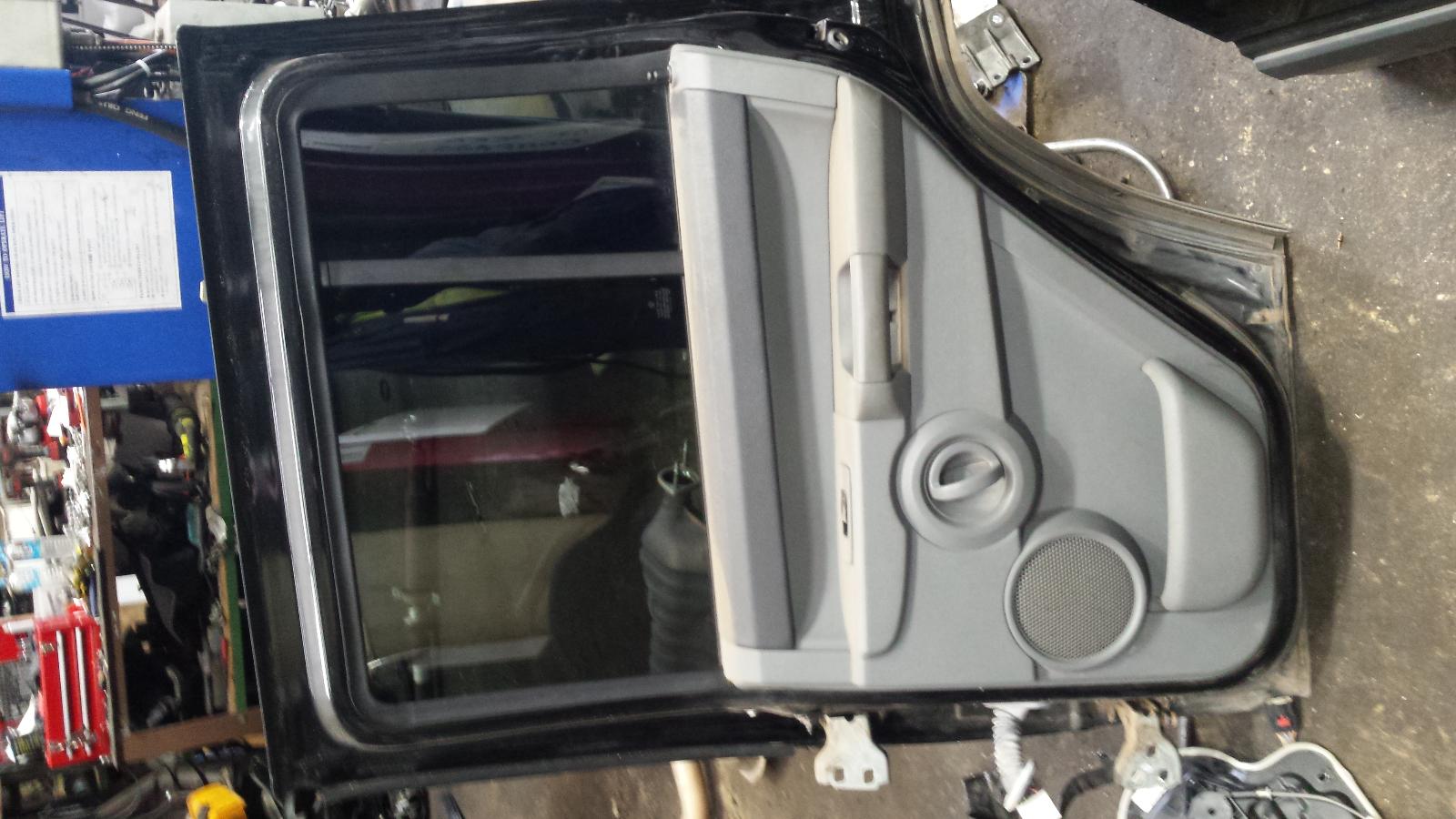 2006 Jeep Commander Right Rear Door Sliding View Auto part Right Rear Door Sliding Jeep Commander 2006