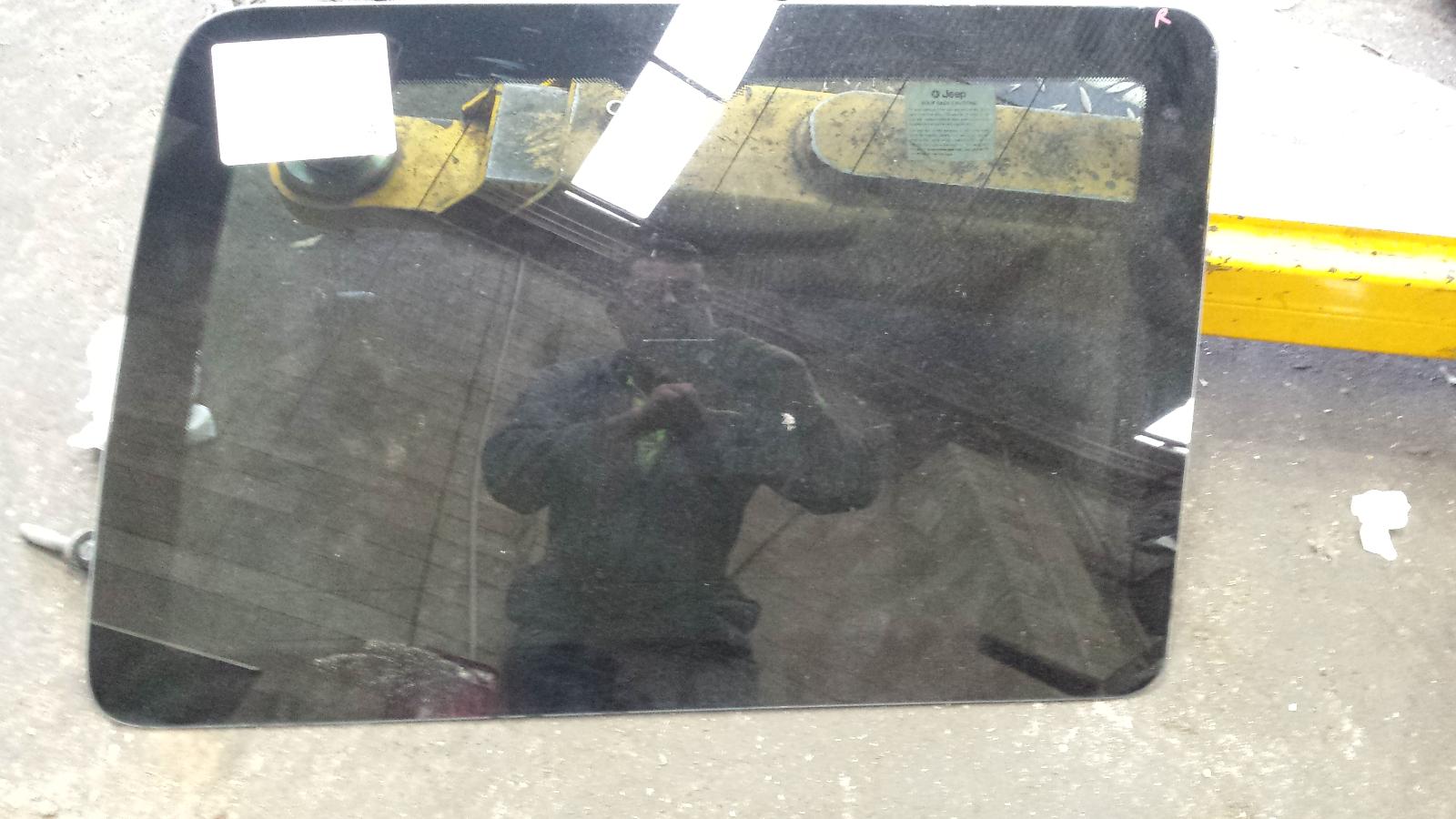 2006 Jeep Commander Right Rear Side Glass View Auto part Right Rear Side Glass Jeep Commander 2006