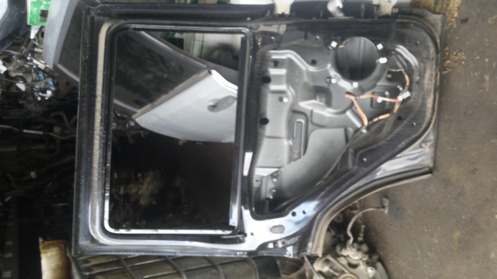 View Auto part Left Rear Door/Sliding Jeep Commander 2006