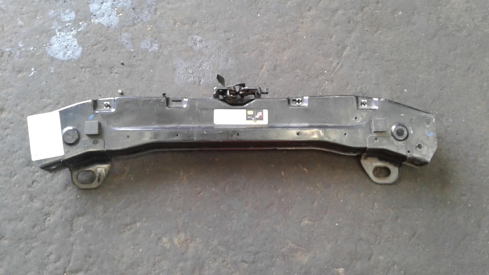 View Auto part Bonnet Lock/Support Jeep Grandcherokee 2012