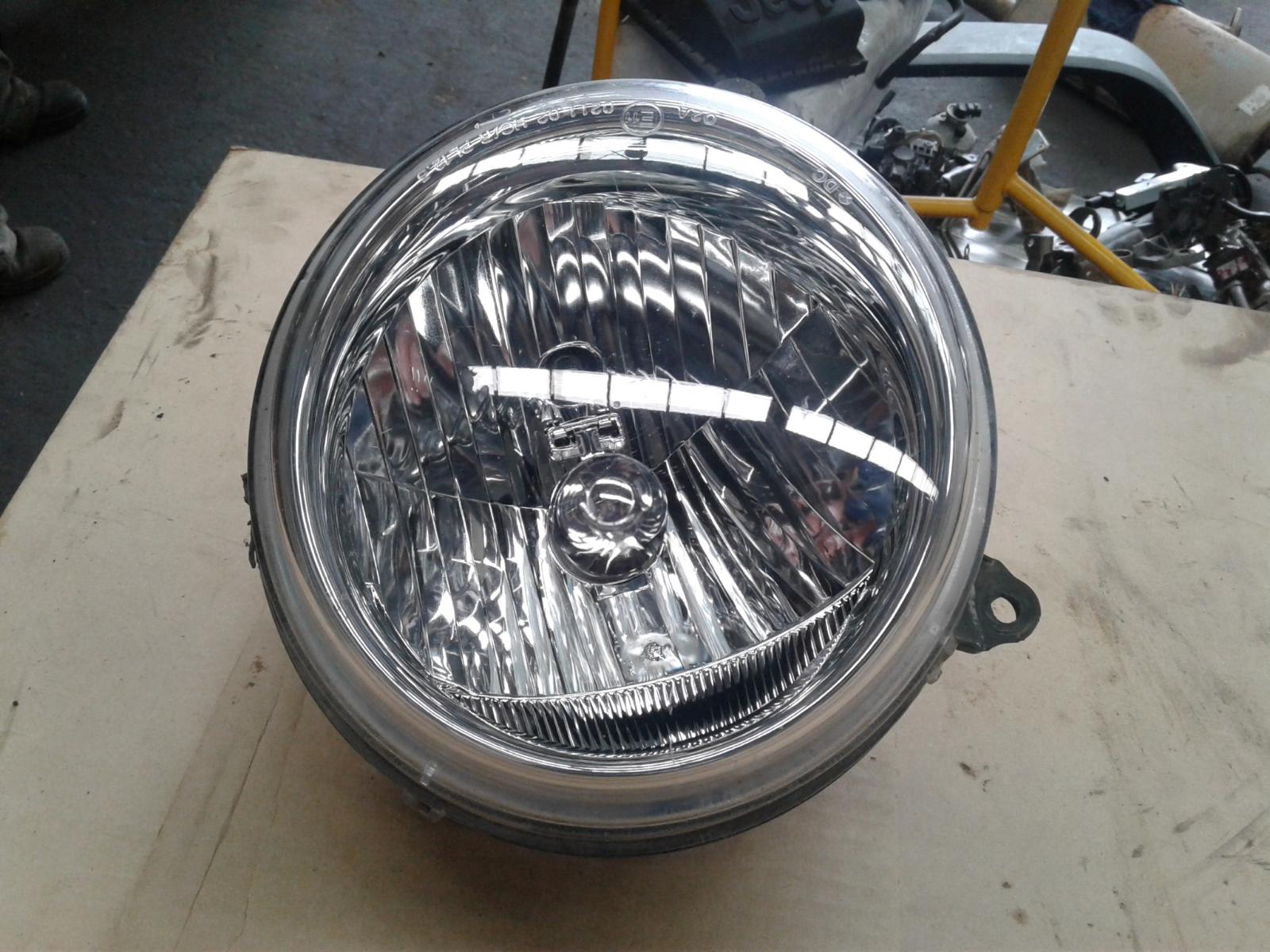View Auto part Left Headlamp Jeep Cherokee 2005