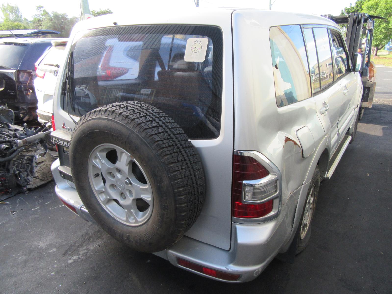 View Auto part Right Taillight Mitsubishi Pajero 2001