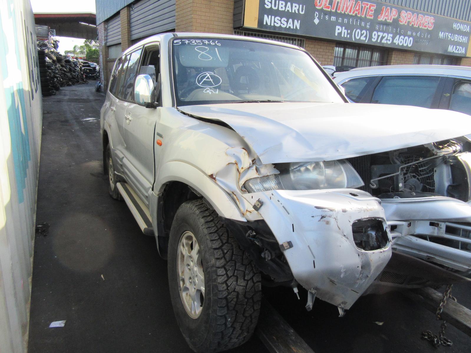 View Auto part Right Taillight Mitsubishi Pajero 2001
