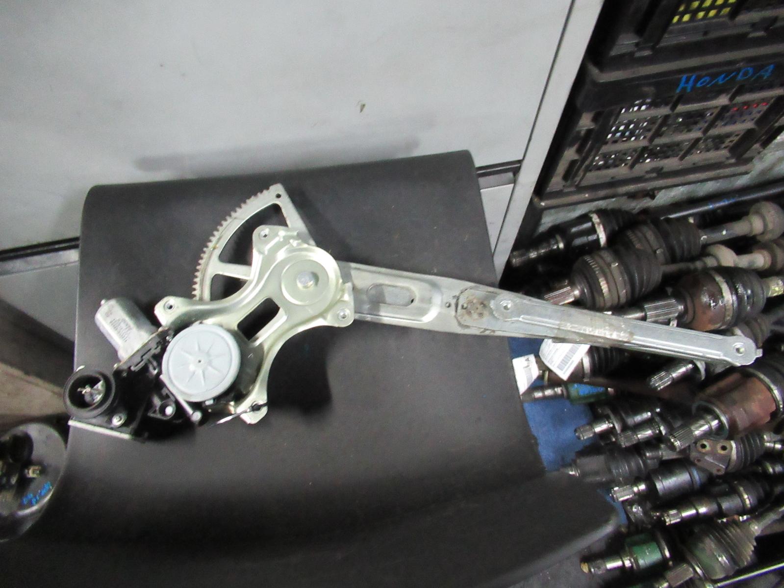 View Auto part Right Front Window Reg/Motor Toyota Rav4 2009