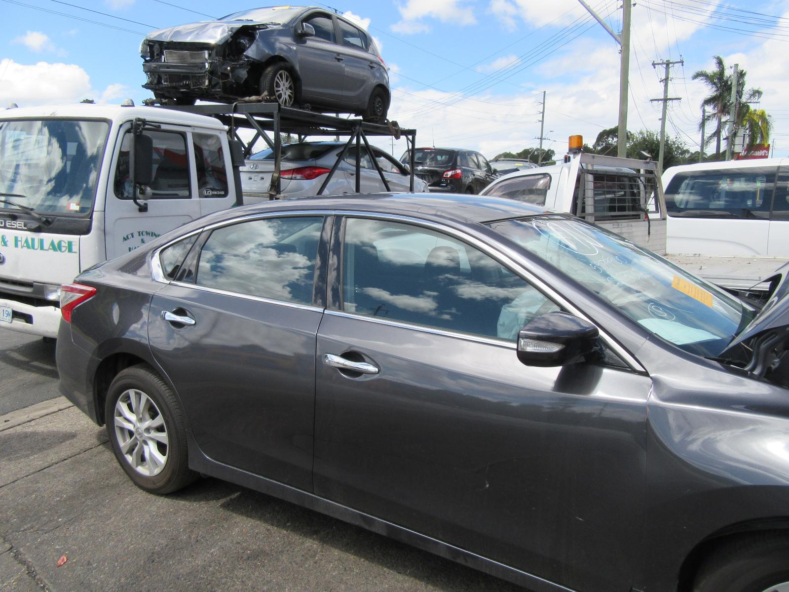 View Auto part Left Door Mirror Nissan Altima 2016