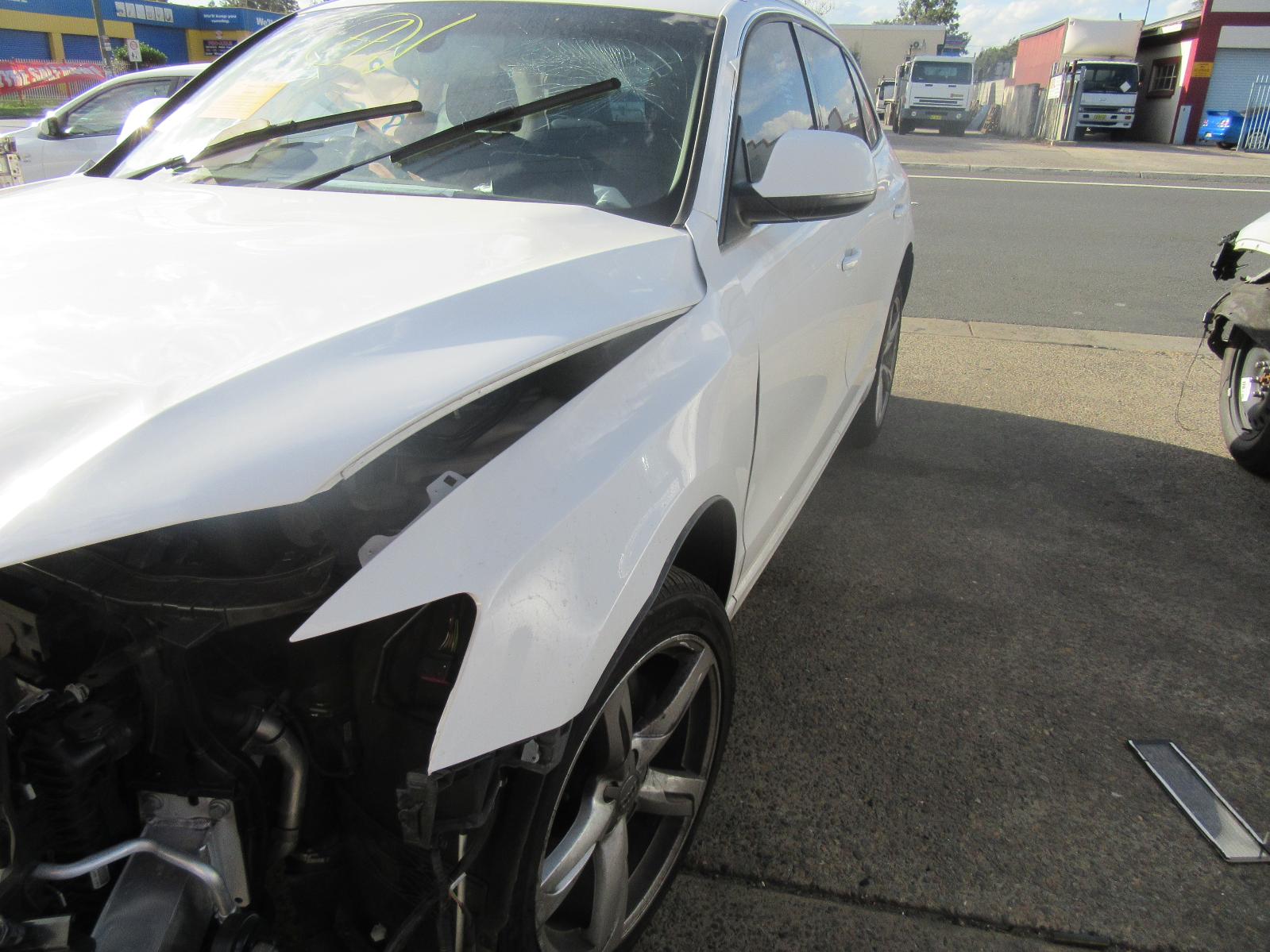 View Auto part Right Front Window Reg/Motor Audi Q5 2011
