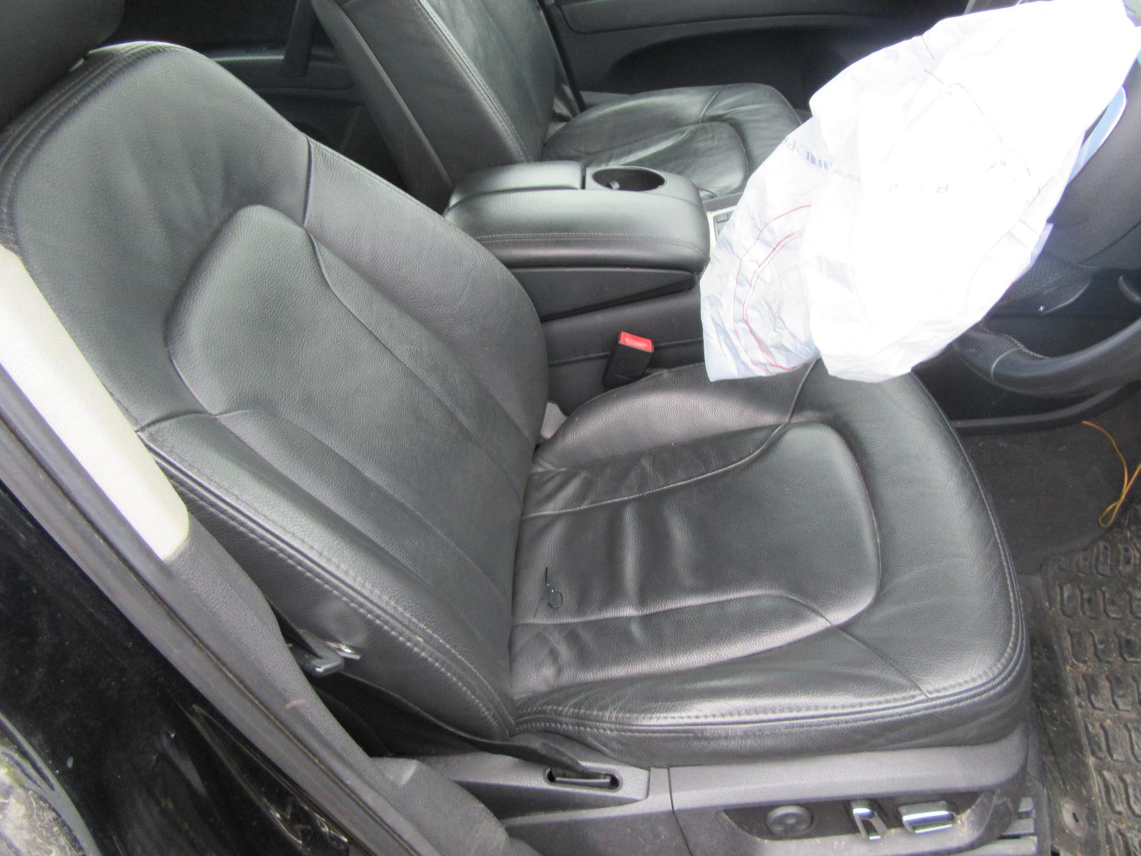 View Auto part Right Front Door Window Audi Q7 2010