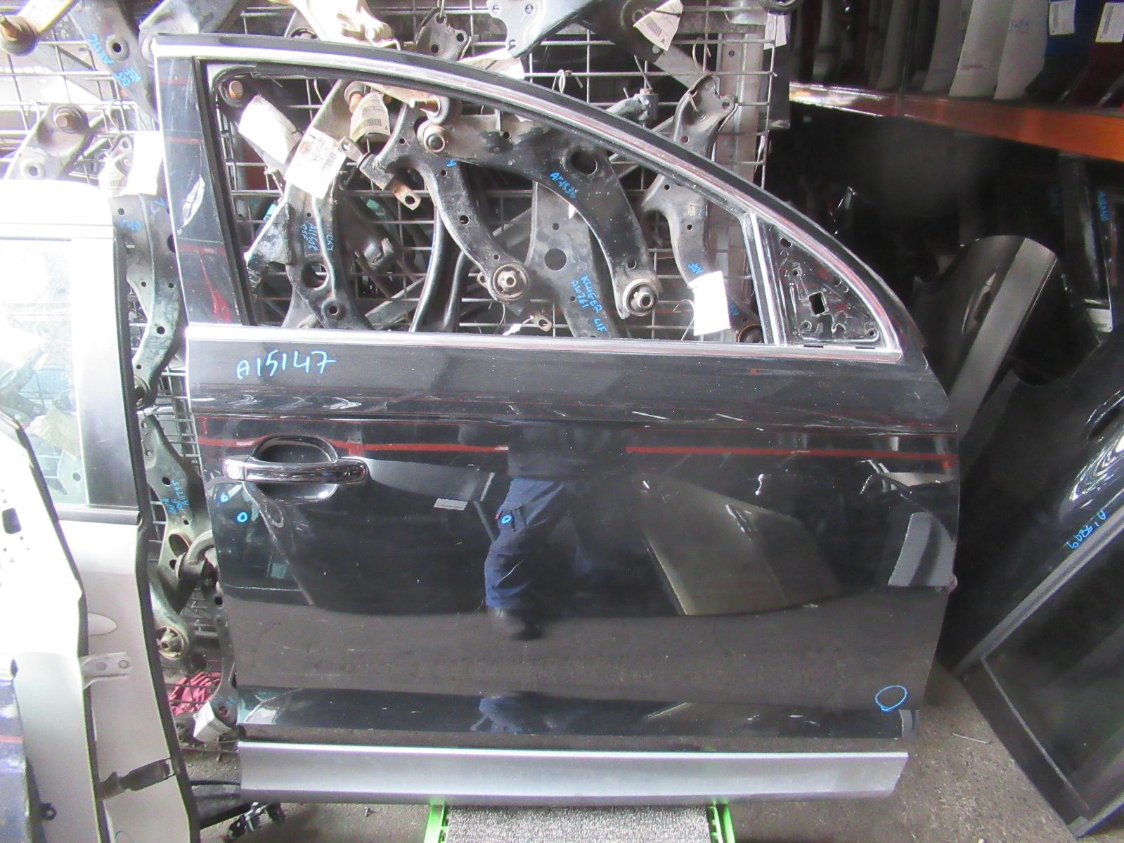 View Auto part Right Front Door Audi Q7 2010
