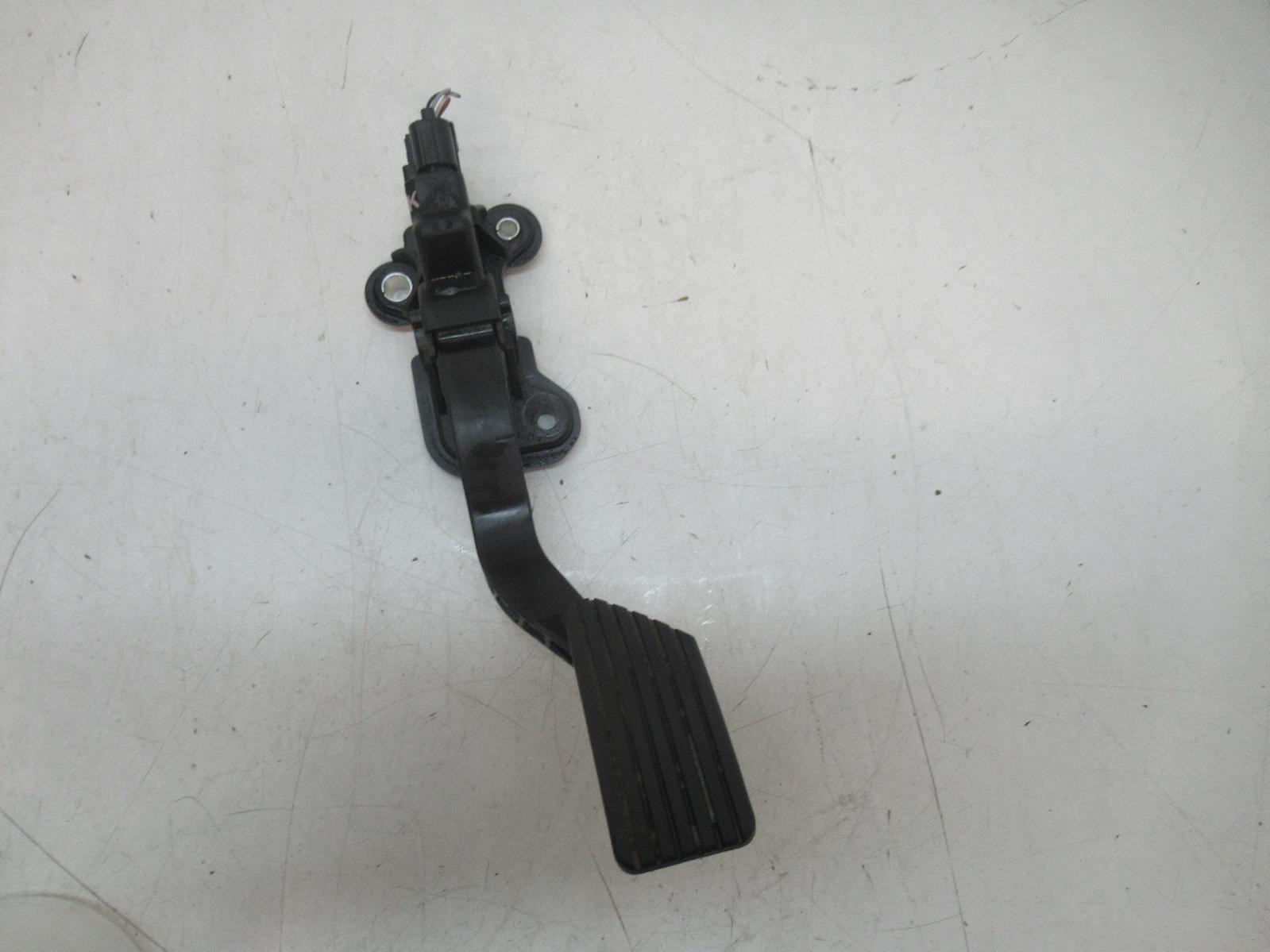 View Auto part Pedal Assembly Mitsubishi Outlander 2016