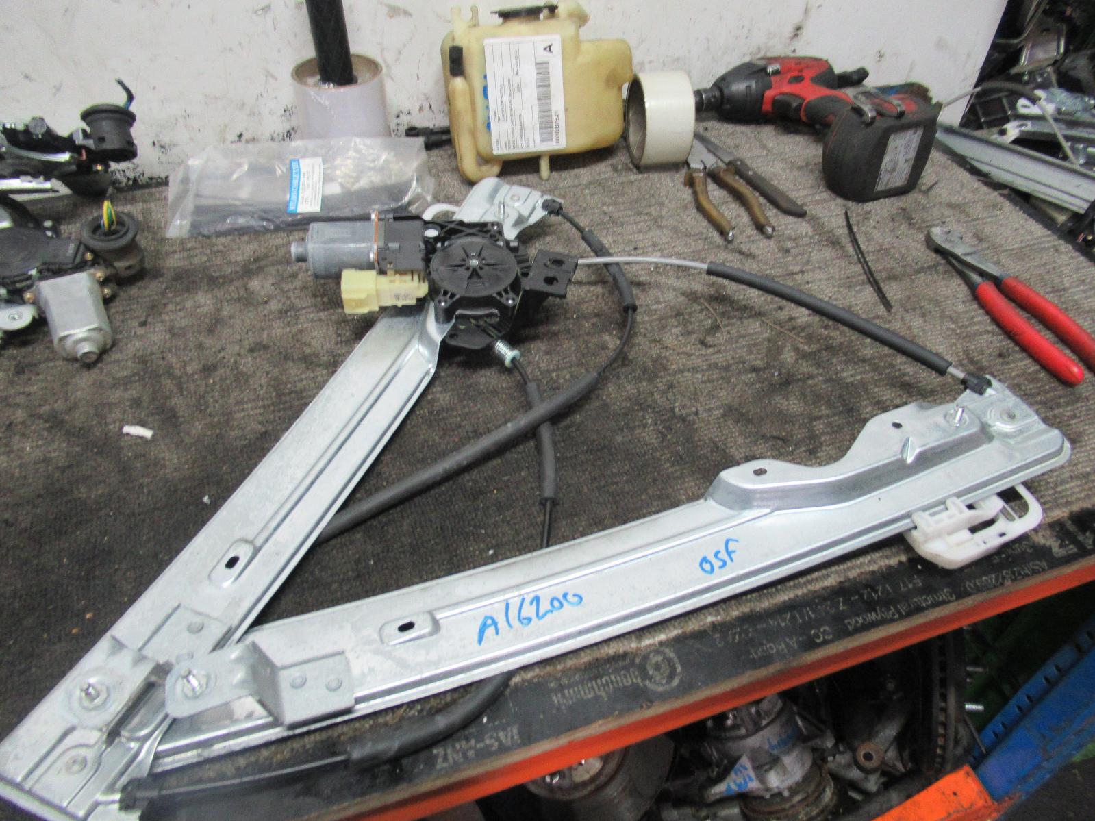 View Auto part Right Front Window Reg/Motor Ford Kuga 2013