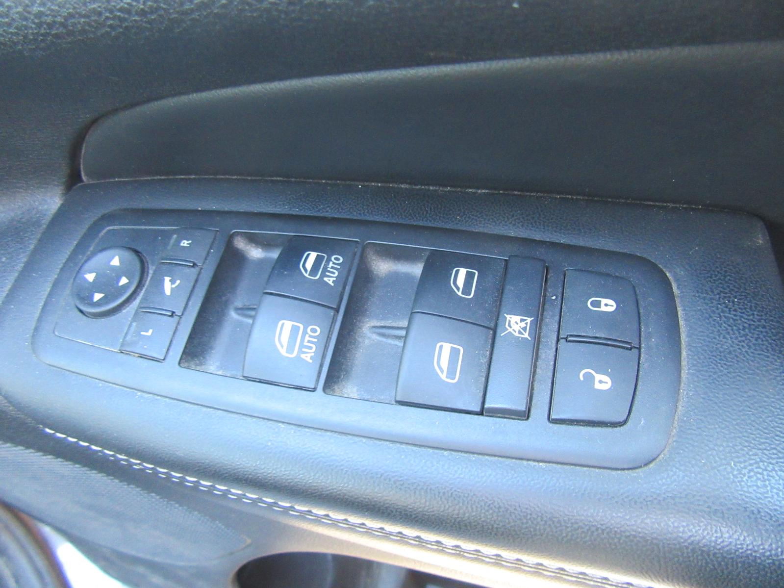 View Auto part Instrument Cluster Jeep Grandcherokee 2013
