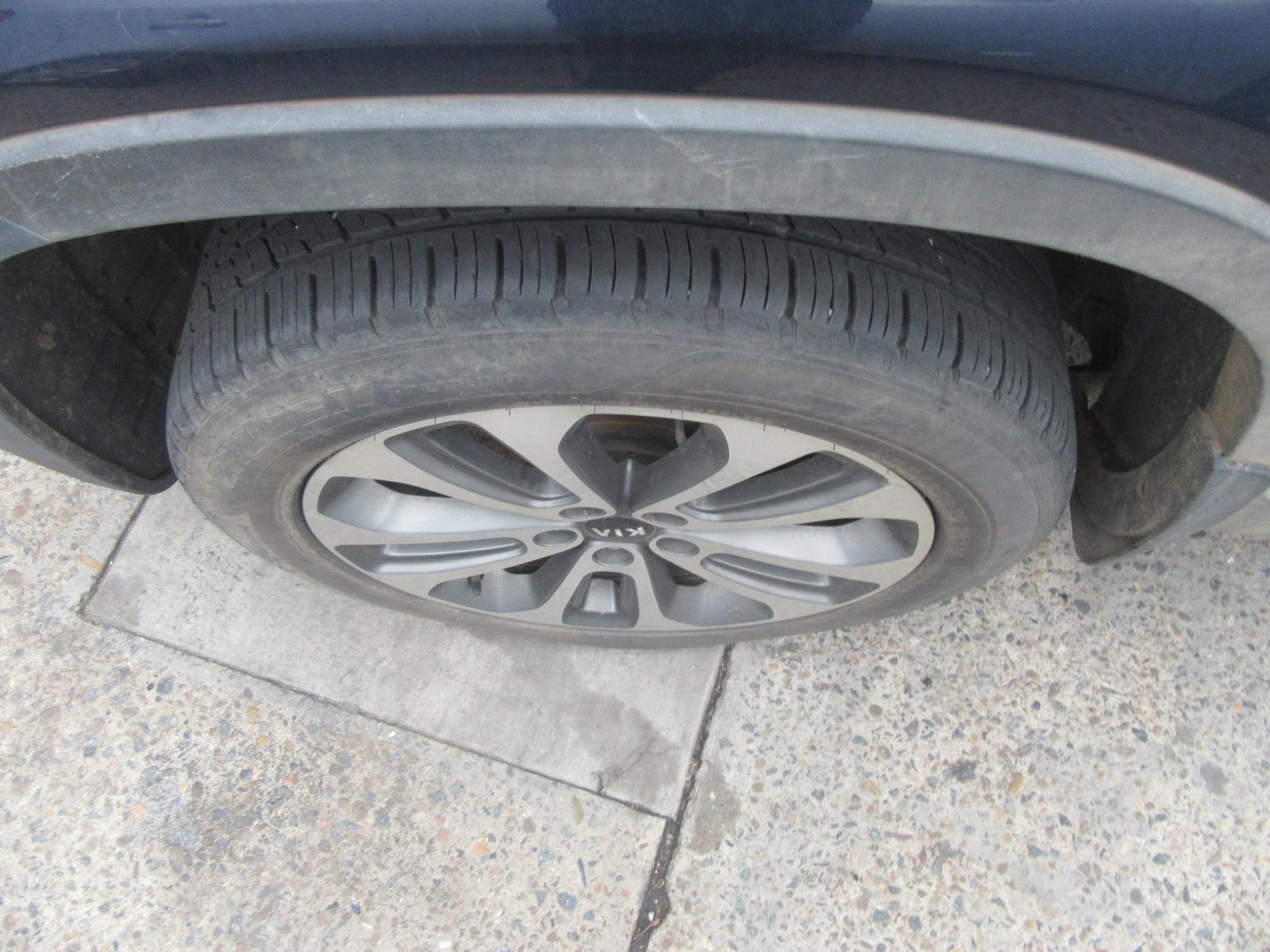 View Auto part Right Guard Kia Sorento 2013