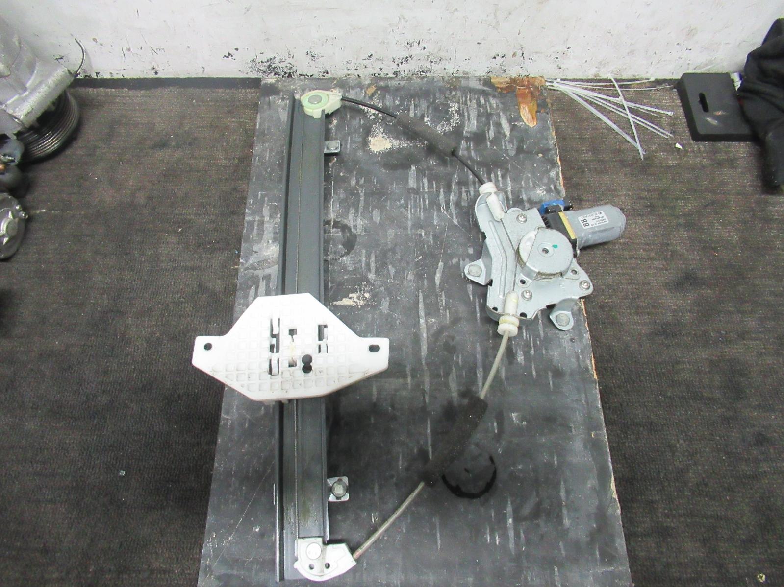 View Auto part Right Front Window Reg/Motor Nissan Pulsar 2014