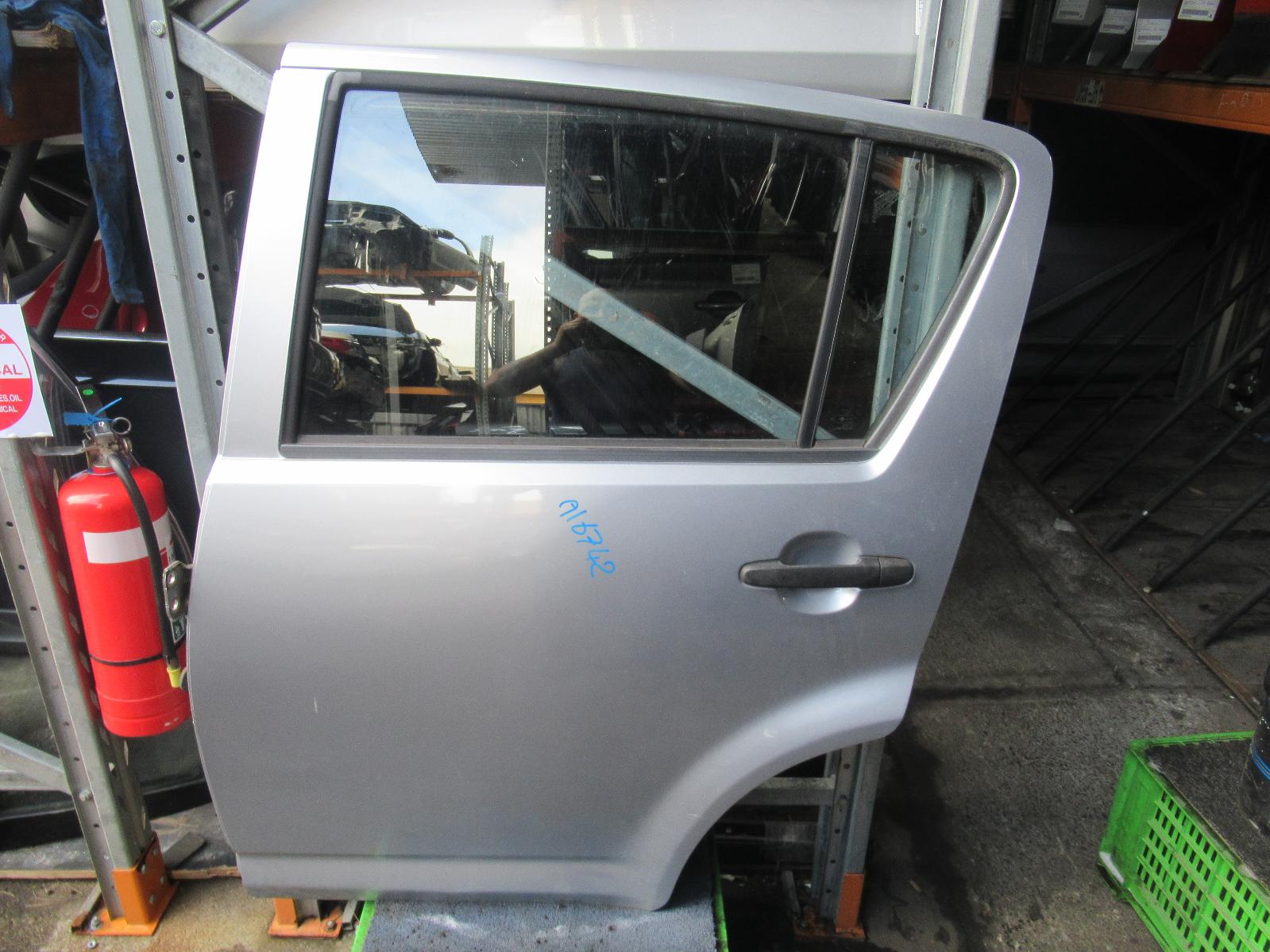 View Auto part Left Rear Door/Sliding Daihatsu Sirion 2005