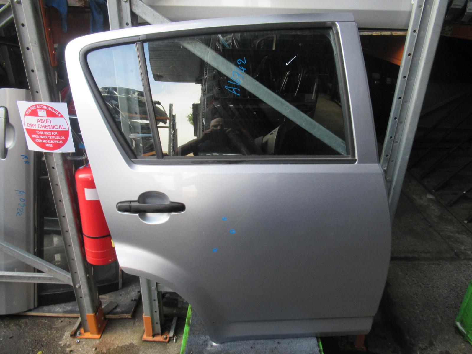 View Auto part Right Rear Door Sliding Daihatsu Sirion 2005
