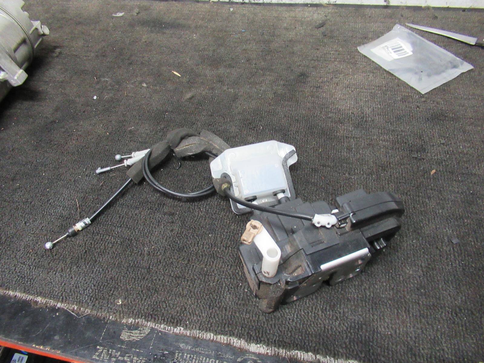 View Auto part Door/Boot/Gate Lock Nissan Murano 2007