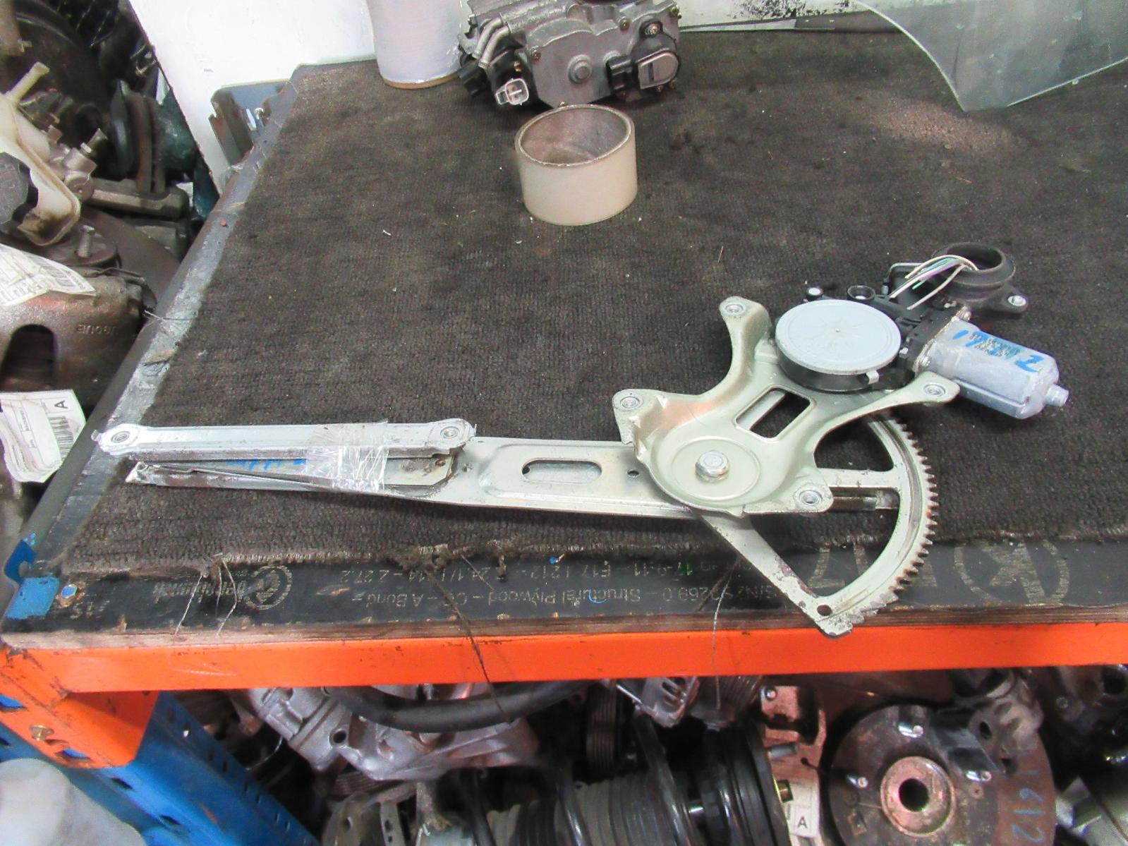 View Auto part Right Front Window Reg/Motor Toyota Rav4 2006