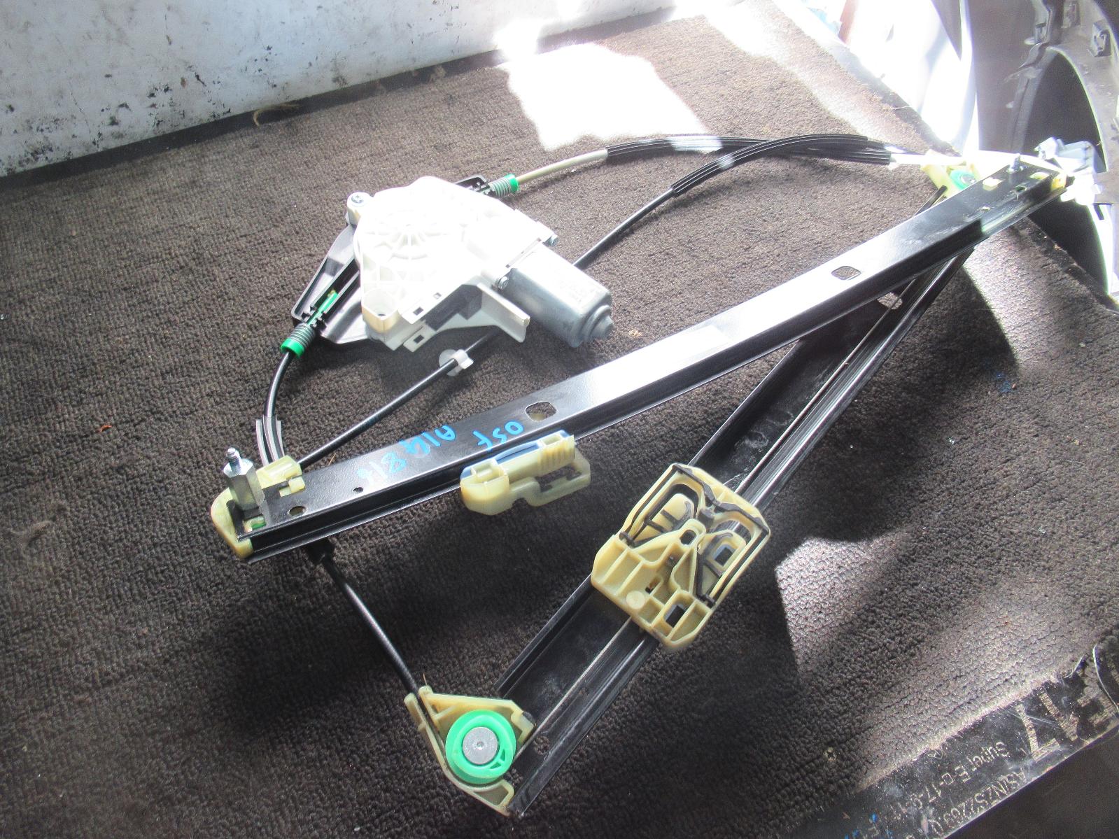 View Auto part Right Front Window Reg/Motor Audi Q5 2011