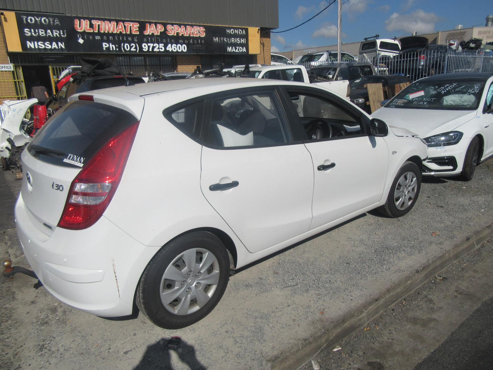 View Auto part Left Door Mirror Hyundai I30 2010
